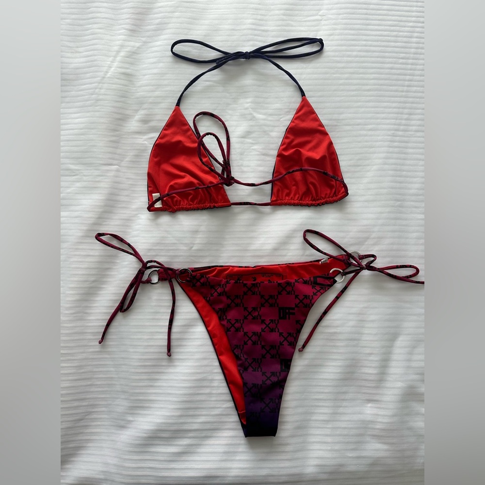 Off-White
logo-print gradient bikini - Picture 6 of 8
